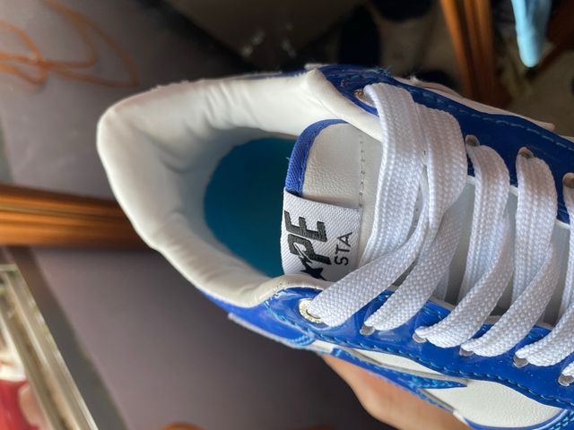 Zapatillas BAPE (A Bathing Ape) azules y blancas