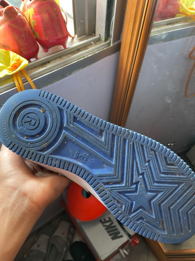 Zapatillas BAPE (A Bathing Ape) azules y blancas