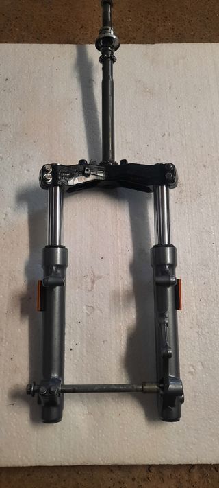 Horquilla Dir. X Max 125-250 (05-09)