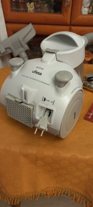 Aspiradora UFESA sin bolsa