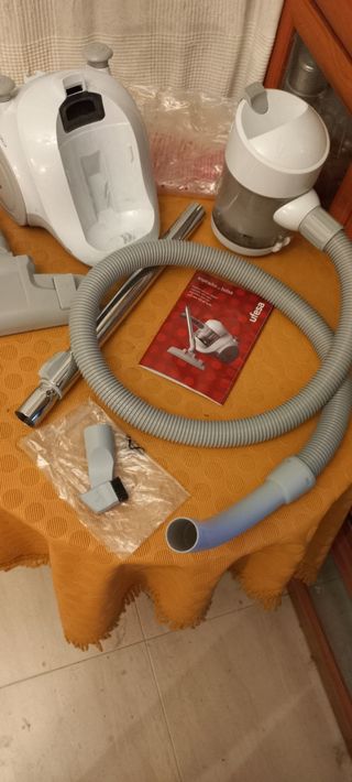 Aspiradora UFESA sin bolsa