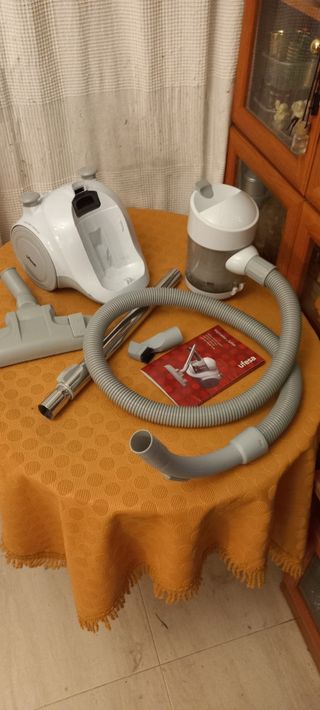 Aspiradora UFESA sin bolsa