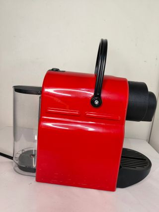 Cafetera Nespresso Inissia Krups roja