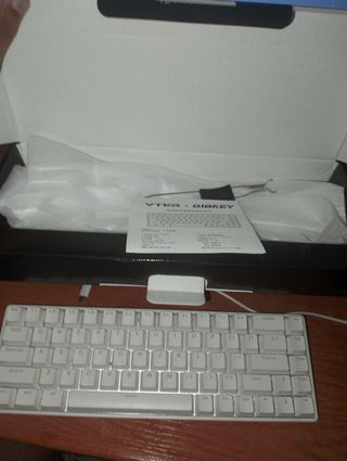 Teclado mecánico RGB 68% blanco