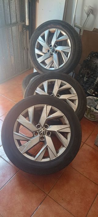 4 Llantas VW 18" usadas