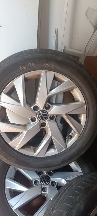 4 Llantas VW 18" usadas