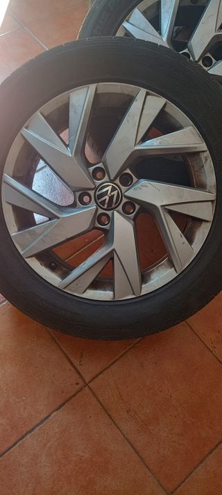 4 Llantas VW 18" usadas