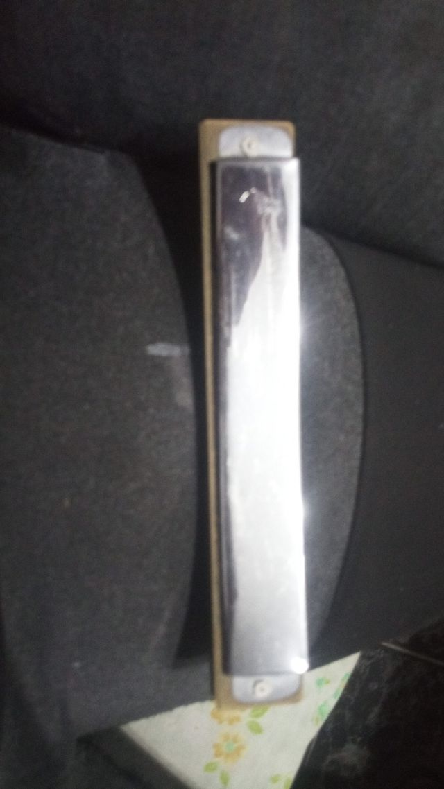 Trompeta y armónica antiguas y corneta