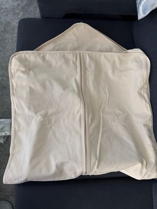 Porta Traje Percha Louis Vuitton
medidas 110x56