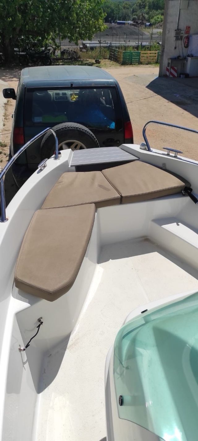 Sting 485S: Embarcación fueraborda