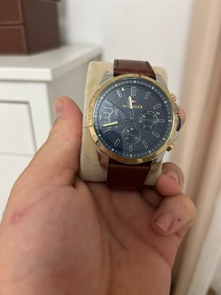 Tommy Hilfiger - Reloj marrón y dorado