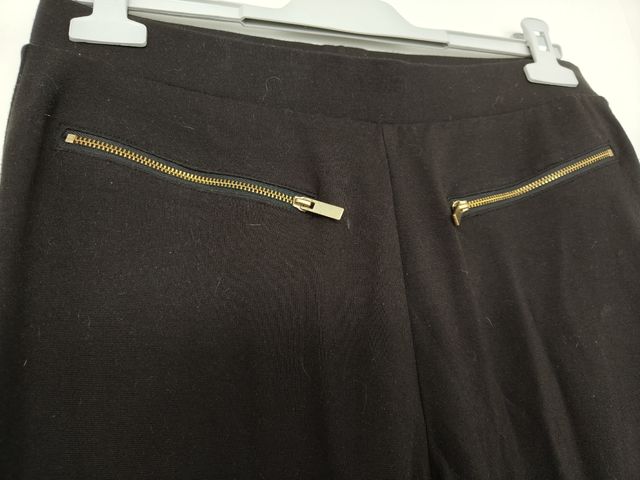 Pantaloni neri elasticizzati