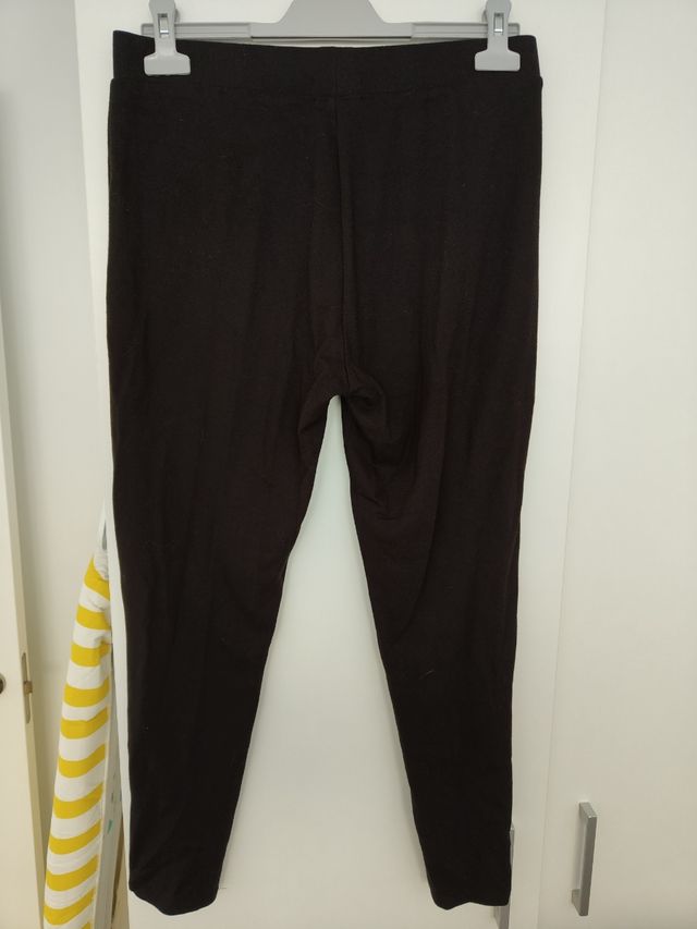 Pantaloni neri elasticizzati