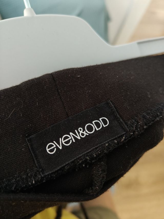 Pantaloni neri elasticizzati