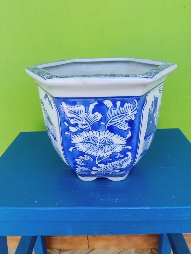 Maceta cerámica azul y blanca