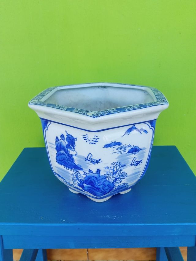 Maceta cerámica azul y blanca