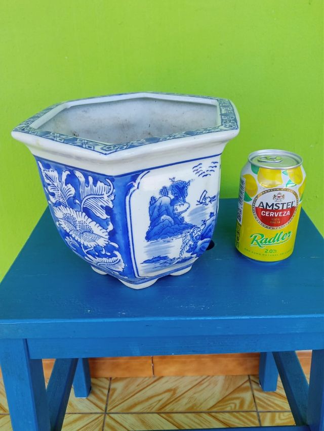 Maceta cerámica azul y blanca