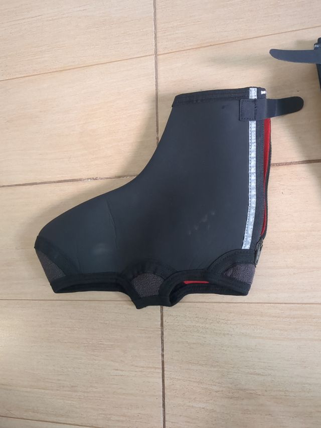 Cubrezapatillas DHB ciclismo