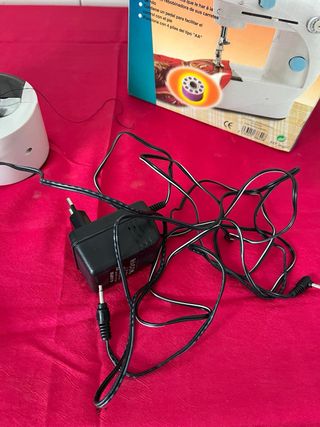 Máquina de coser portátil