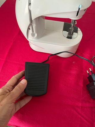 Máquina de coser portátil