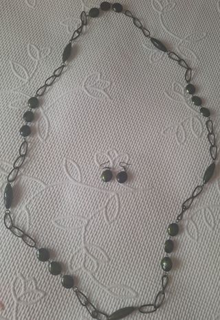 Collar y pendientes verdes