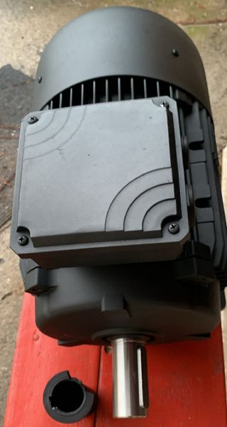 Motore elettrico trifase 100 L4 - 3kW