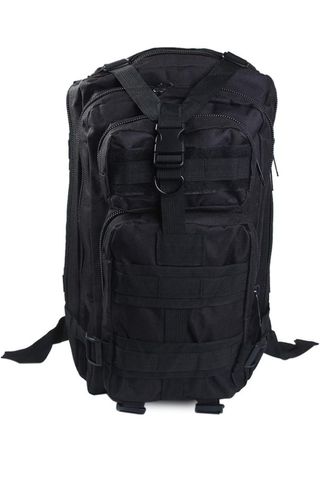 Mochila táctica militar de color negro.