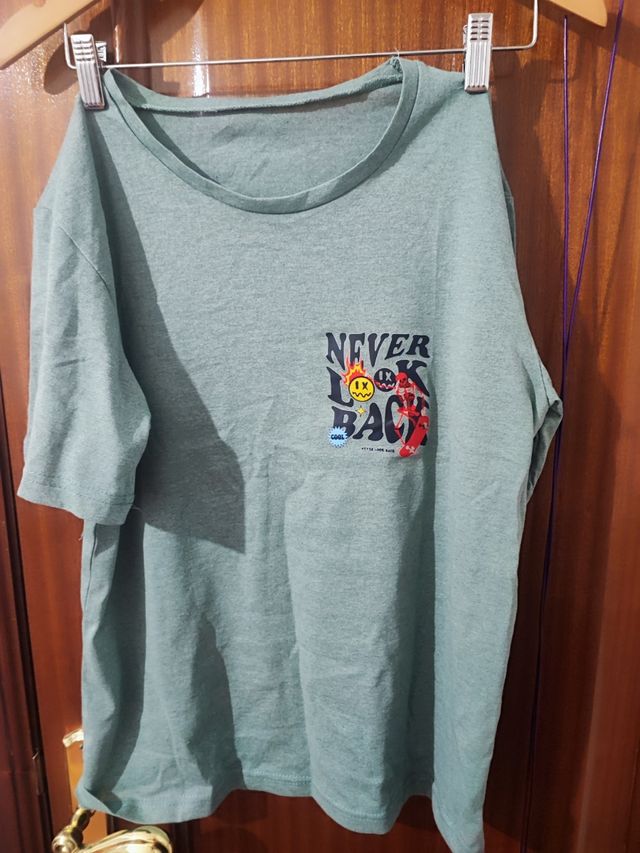 Camiseta Verde - Never Look Back