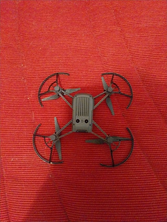 Dron Tello Blanco y Gris