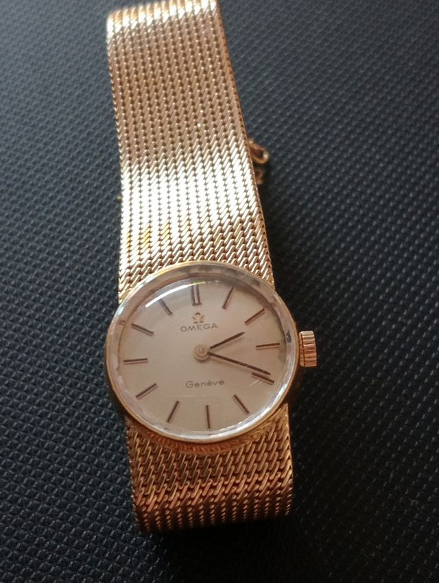 Reloj Omega Geneve oro mujer.