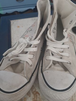 Converse beige altas bordadas