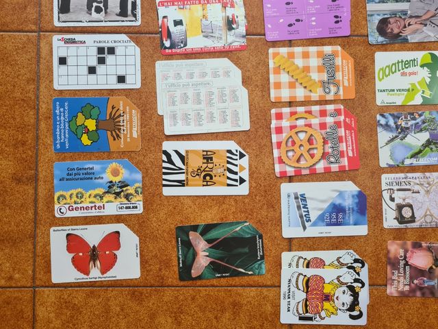 Lotto 57 schede telefoniche italiane e straniere