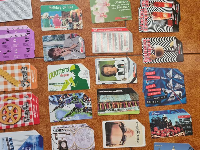 Lotto 57 schede telefoniche italiane e straniere