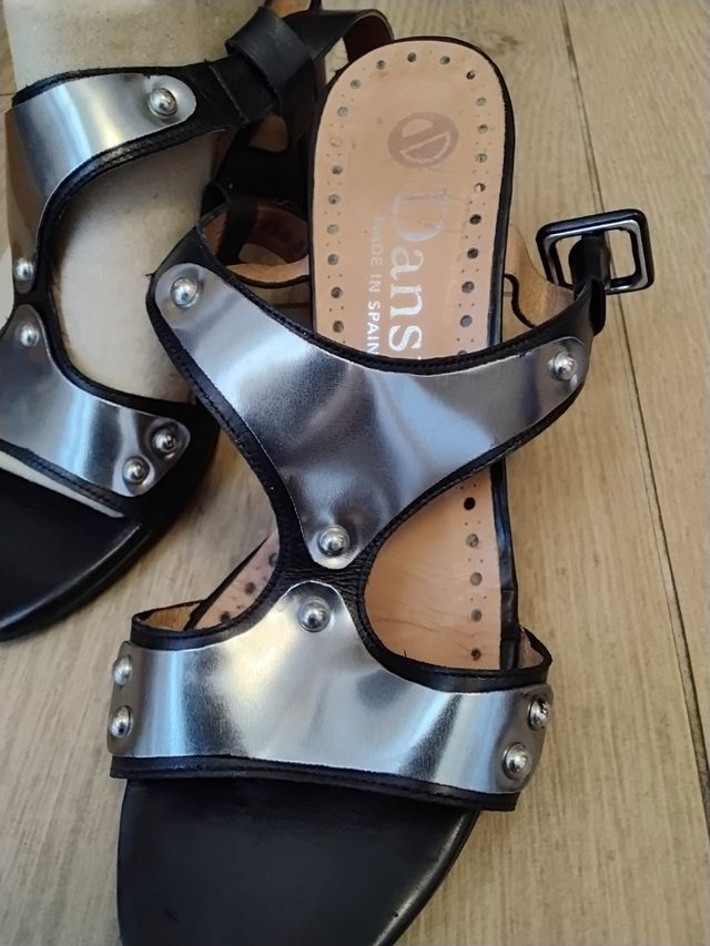 Sandalias tacón piel plata-negro