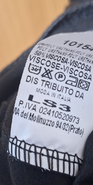 Pantalones cargo piel sintética negros