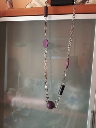 Collar morado y plateado
