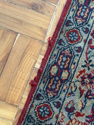 Alfombra vintage roja y beige