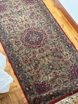 Alfombra vintage roja y beige