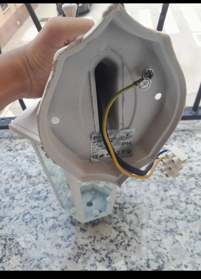 Lampada da esterno in metallo bianco