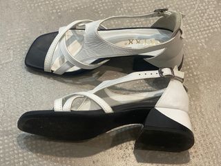 Sandalias blancas de piel