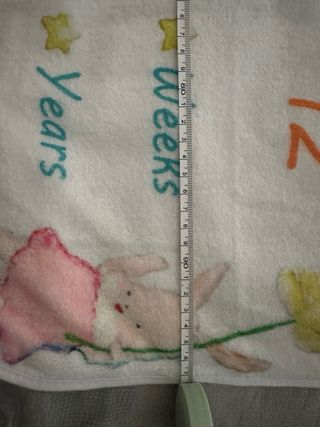 Tappeto foto crescita bimbo con coniglietti