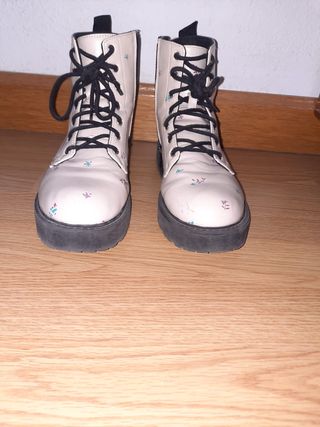 Botas Zara 37 - Beige con Flores