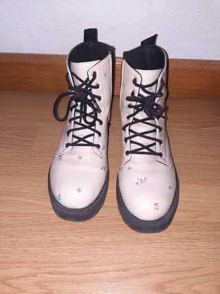 Botas Zara 37 - Beige con Flores
