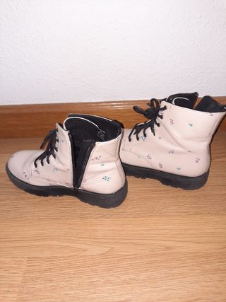 Botas Zara 37 - Beige con Flores
