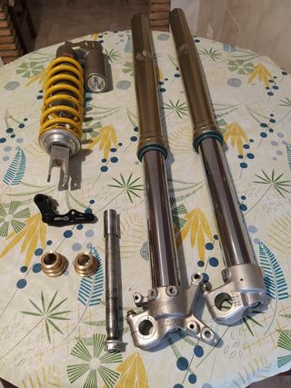 Kit horquilla y amortiguador Showa Beta