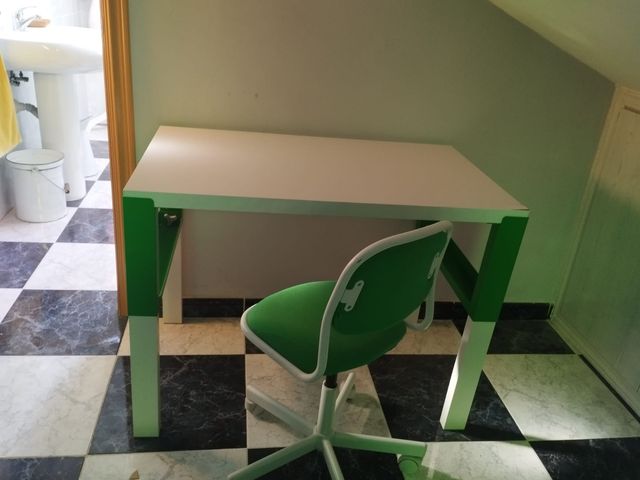 Mesa escritorio infantil - Verde y blanco