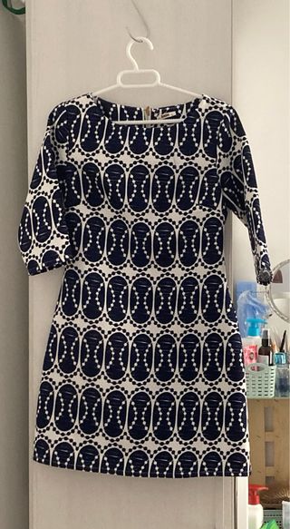 Vestido corto azul y blanco