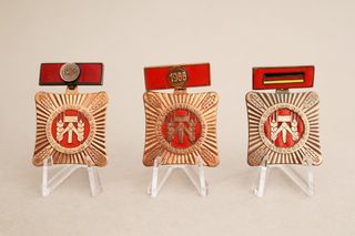 Lote Insignias Merito Socialista Alemania DDR