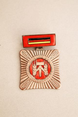 Lote Insignias Merito Socialista Alemania DDR