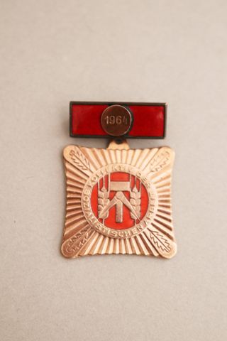 Lote Insignias Merito Socialista Alemania DDR